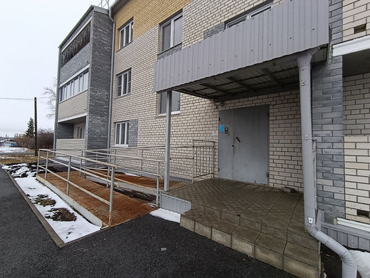 Продам однокомнатную (1-комн.) квартиру, Береговая ул, 52, Лариха с