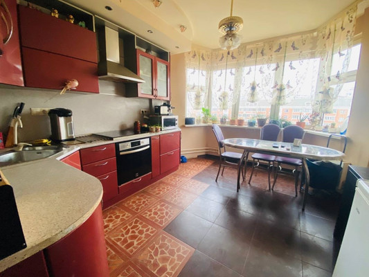 Продам трехкомнатную (3-комн.) квартиру, Гагарина пр-кт, 22к2, Люберцы г