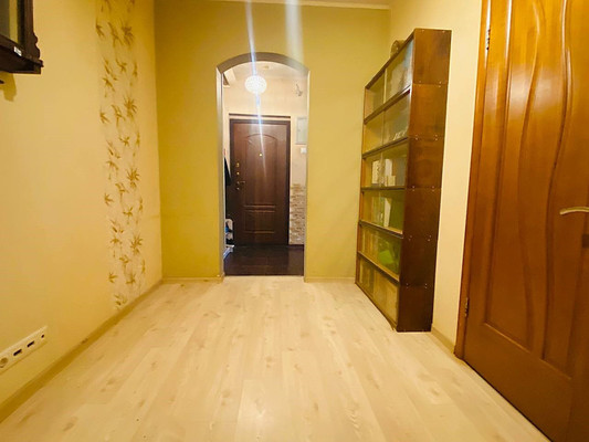 Продам трехкомнатную (3-комн.) квартиру, Гагарина пр-кт, 22к2, Люберцы г