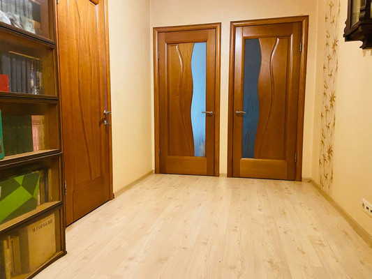 Продам трехкомнатную (3-комн.) квартиру, Гагарина пр-кт, 22к2, Люберцы г