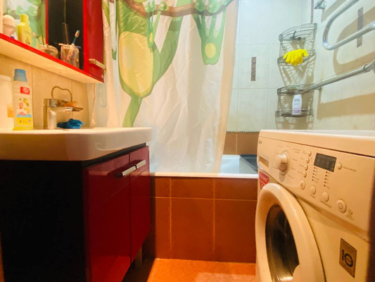 Продам трехкомнатную (3-комн.) квартиру, Гагарина пр-кт, 22к2, Люберцы г