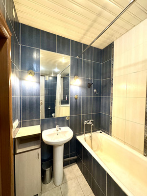 Продам двухкомнатную (2-комн.) квартиру, Ленинский пр-кт, 147к2, Санкт-Петербург г