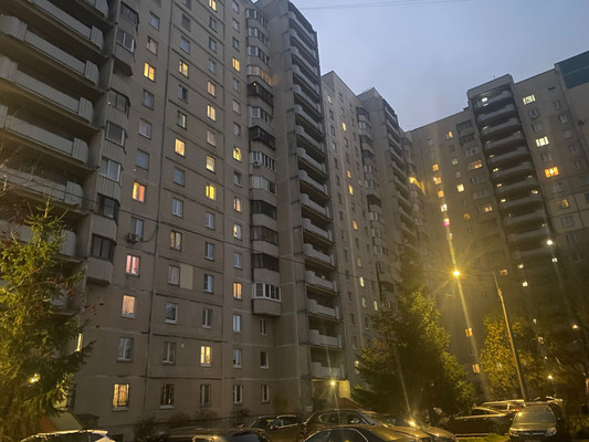 Продам многокомнатную квартиру, Культуры пр-кт, 25к4, Санкт-Петербург г