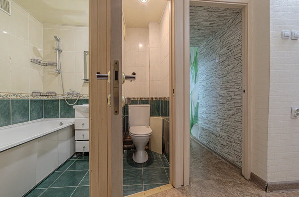 Продам двухкомнатную (2-комн.) квартиру, Ухтомского ул, 5, Пенза г