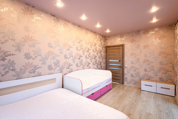 Продам двухкомнатную (2-комн.) квартиру, Югорская ул, 14к4, Ханты-Мансийск г