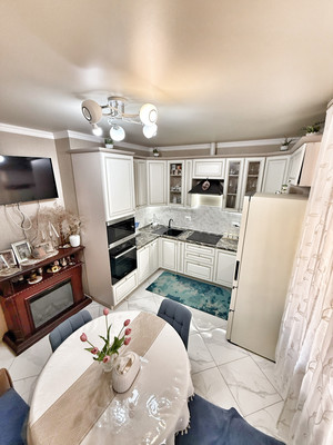 Продам двухкомнатную (2-комн.) квартиру, Домбайская ул, 57, Краснодар г