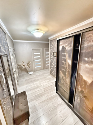 Продам двухкомнатную (2-комн.) квартиру, Домбайская ул, 57, Краснодар г