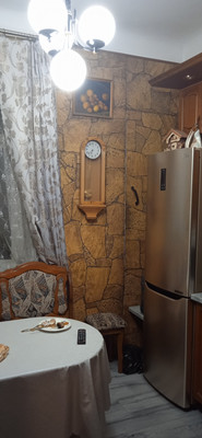 Продам трехкомнатную (3-комн.) квартиру, Усачёва ул, 29к7, Москва г