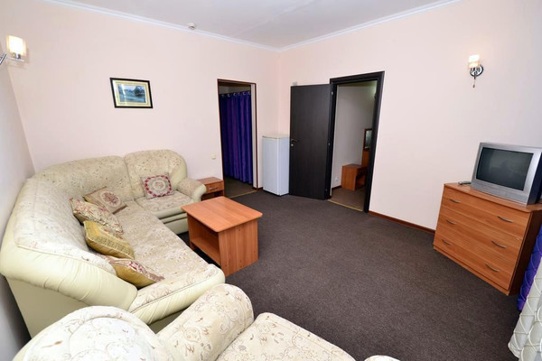 Продам гостиницу 2 022 м2, Южный пр-кт, 17, Витязево с