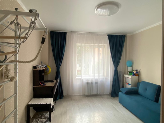 Продам двухкомнатную (2-комн.) квартиру, Весенняя ул, 4, Волгодонск г