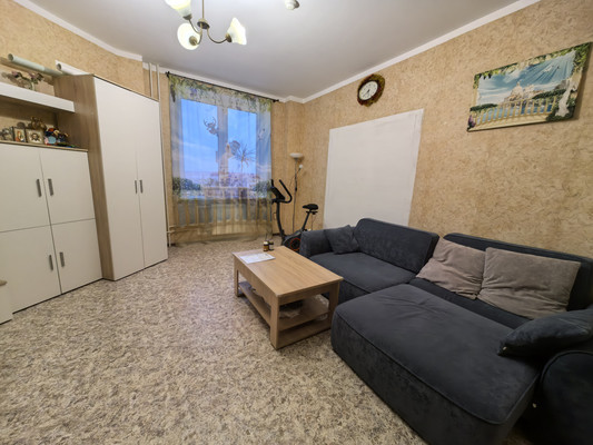 Продам трехкомнатную (3-комн.) квартиру, Дмитровская ул, 20, Базарово д