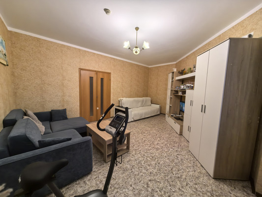 Продам трехкомнатную (3-комн.) квартиру, Дмитровская ул, 20, Базарово д