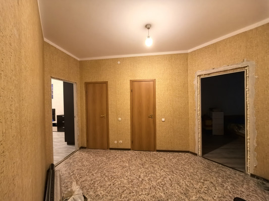 Продам трехкомнатную (3-комн.) квартиру, Дмитровская ул, 20, Базарово д