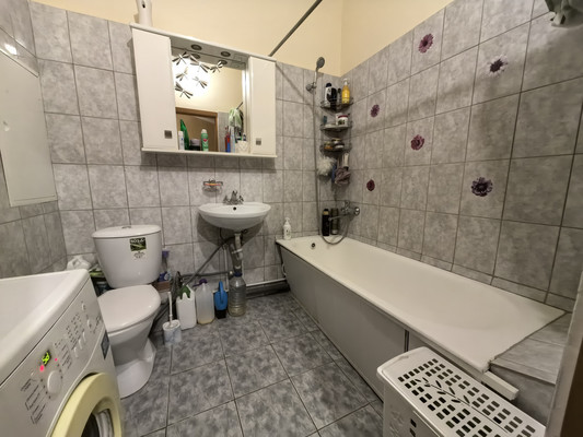 Продам трехкомнатную (3-комн.) квартиру, Дмитровская ул, 20, Базарово д