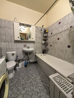 Продам трехкомнатную (3-комн.) квартиру, Дмитровская ул, 20, Базарово д