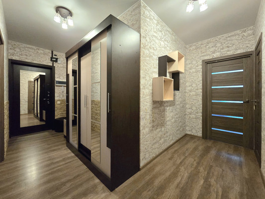 Продам трехкомнатную (3-комн.) квартиру, Ветеранов пр-кт, 169к6, Санкт-Петербург г