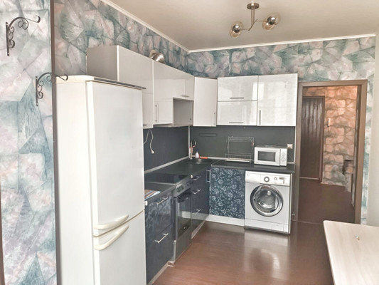 Продам двухкомнатную (2-комн.) квартиру, им. Сергея Есенина ул, 82/4, Краснодар г