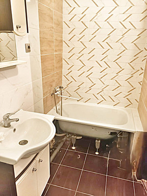 Продам двухкомнатную (2-комн.) квартиру, им. Сергея Есенина ул, 82/4, Краснодар г