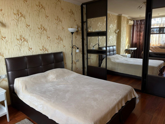 Продам двухкомнатную (2-комн.) квартиру, Королева пр-кт, 2/3, Ростов-на-Дону г