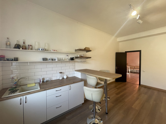 Продам многокомнатную квартиру, Петропавловская ул, 11, Симферополь г