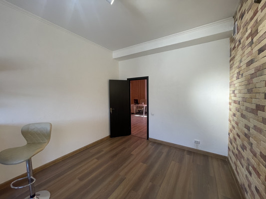 Продам многокомнатную квартиру, Петропавловская ул, 11, Симферополь г