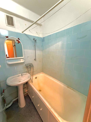 Продам однокомнатную (1-комн.) квартиру, Веры Слуцкой ул, 34, Колпино г