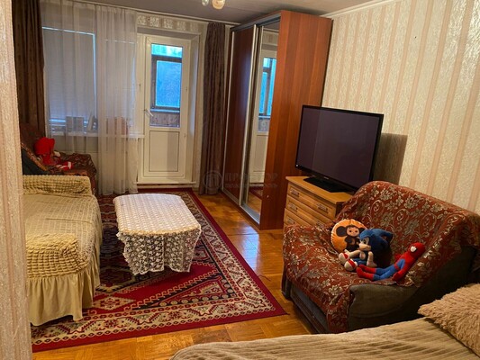 Продам однокомнатную (1-комн.) квартиру, Загородное ш, 3к3, Москва г