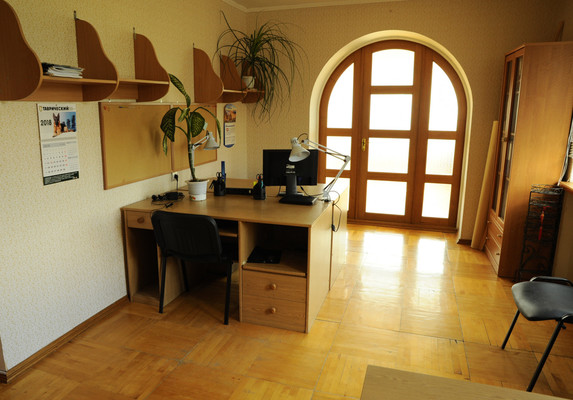 Продам коммерческое помещение 690 м2, Тополевая ул, 42, Совхозное с