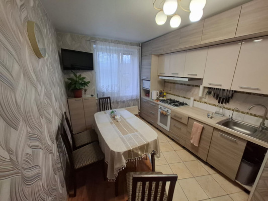 Продам трехкомнатную (3-комн.) квартиру, 8, Вороново с