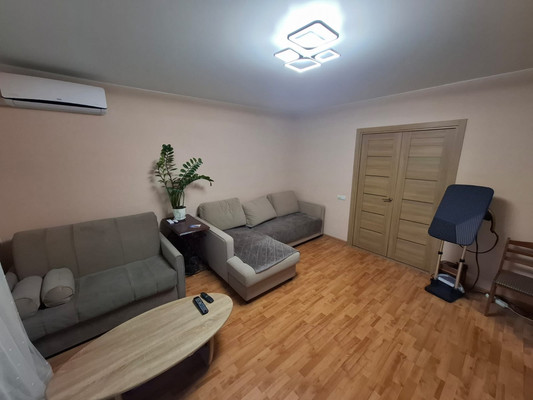 Продам трехкомнатную (3-комн.) квартиру, 8, Вороново с