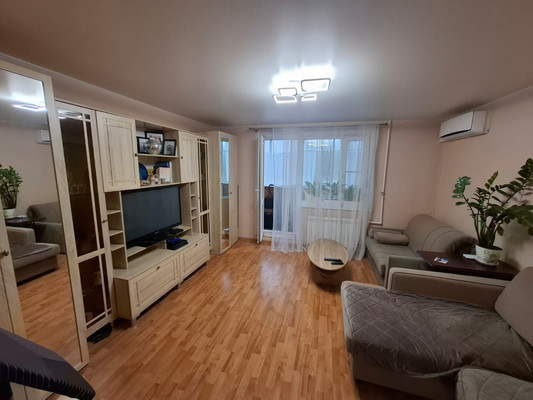 Продам трехкомнатную (3-комн.) квартиру, 8, Вороново с