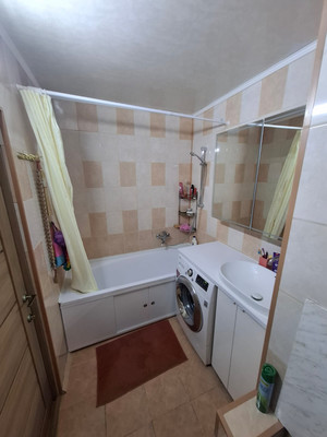 Продам трехкомнатную (3-комн.) квартиру, 8, Вороново с