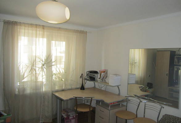 Продам трехкомнатную (3-комн.) квартиру, Малиновского ул, 72, Ростов-на-Дону г