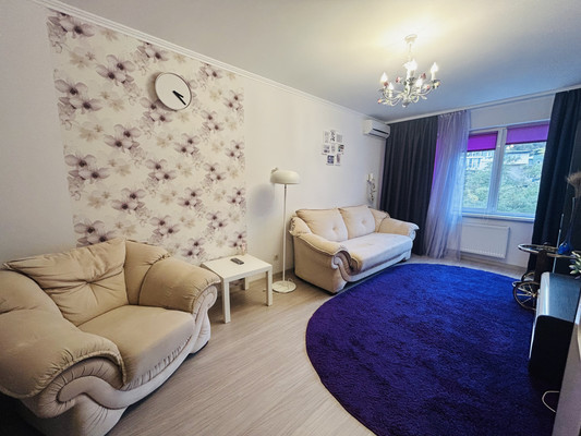 Продам двухкомнатную (2-комн.) квартиру, Грибоедова ул, 21к2, Ялта г