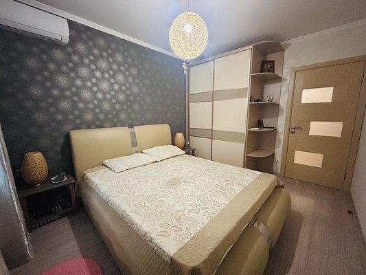 Продам двухкомнатную (2-комн.) квартиру, Грибоедова ул, 21к2, Ялта г