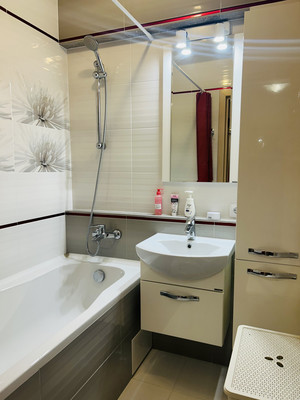 Продам двухкомнатную (2-комн.) квартиру, Грибоедова ул, 21к2, Ялта г