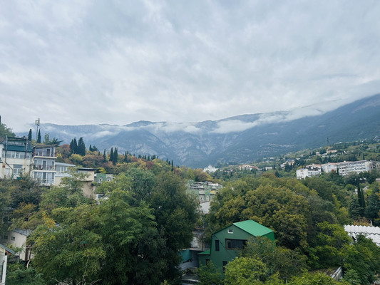 Продам двухкомнатную (2-комн.) квартиру, Грибоедова ул, 21к2, Ялта г