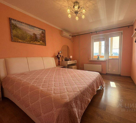 Продам трехкомнатную (3-комн.) квартиру, Парусная ул, 20к3, Краснодар г