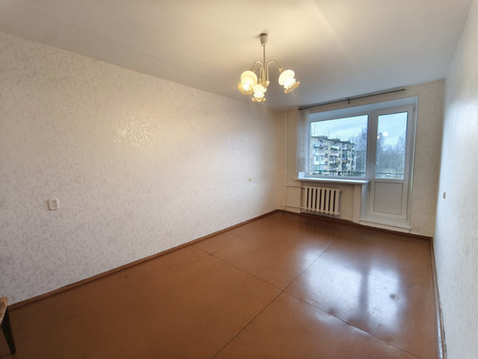 Продам трехкомнатную (3-комн.) квартиру, Железнодорожная ул, 69, Мга гп