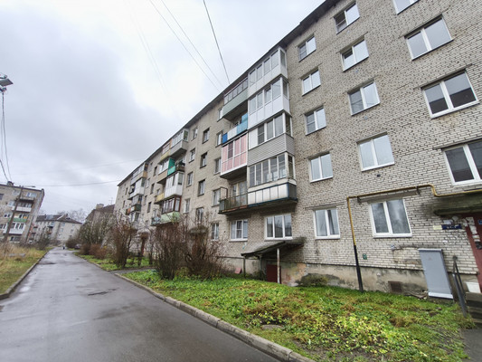 Продам трехкомнатную (3-комн.) квартиру, Железнодорожная ул, 69, Мга гп