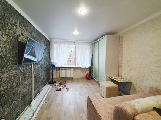 Продам однокомнатную (1-комн.) квартиру, Космонавтов ул, 70к2, Липецк г