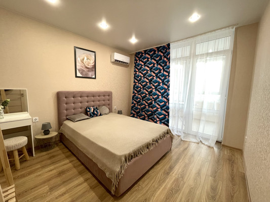 Продам двухкомнатную (2-комн.) квартиру, им. Адмирала Пустошкина б-р, 11/2, Краснодар г