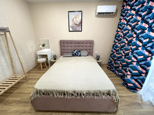 Продам двухкомнатную (2-комн.) квартиру, им. Адмирала Пустошкина б-р, 11/2, Краснодар г