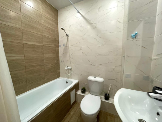 Продам двухкомнатную (2-комн.) квартиру, им. Адмирала Пустошкина б-р, 11/2, Краснодар г