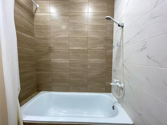 Продам двухкомнатную (2-комн.) квартиру, им. Адмирала Пустошкина б-р, 11/2, Краснодар г