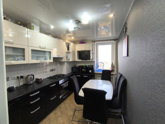 Продам многокомнатную квартиру, Грэсовская ул, 2, Грэсовский пгт