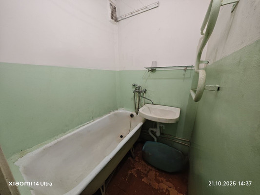 Продам двухкомнатную (2-комн.) квартиру, Полярный Круг ул, 2, Мурманск г