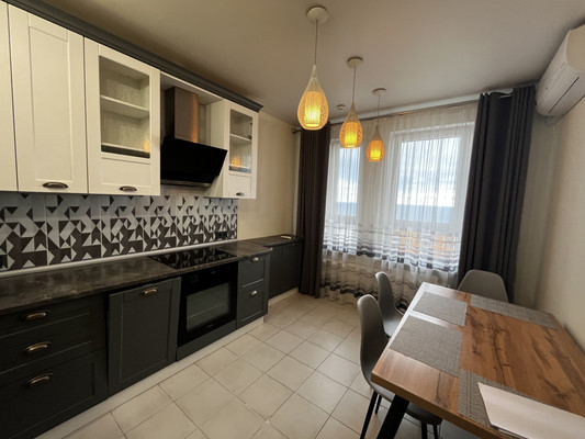 Продам двухкомнатную (2-комн.) квартиру, Мурата Ахеджака ул, 3, Новороссийск г