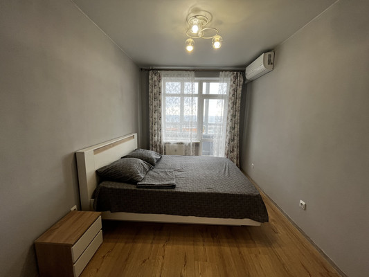 Продам двухкомнатную (2-комн.) квартиру, Мурата Ахеджака ул, 3, Новороссийск г