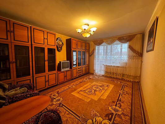 Продам трехкомнатную (3-комн.) квартиру, Республики ул, 76, Ишим г